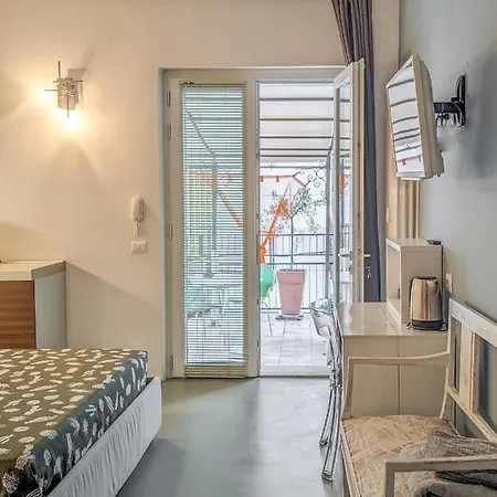Minimal Chic Verona